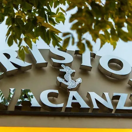 公寓式酒店 Ariston Vacanze 马里纳－迪拉文纳