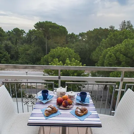 Ξενοδοχείο με διαμερίσματα Ariston Vacanze 4*