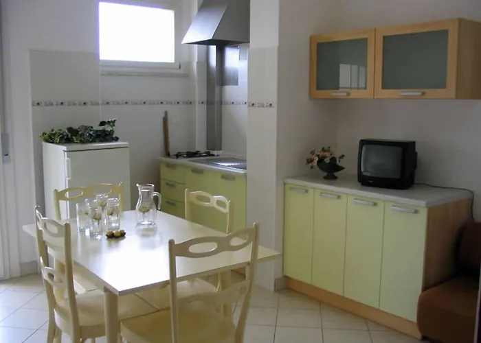 公寓式酒店 Ariston Vacanze 马里纳－迪拉文纳